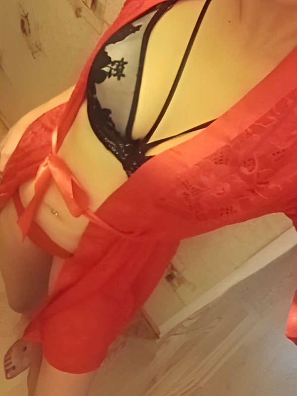 Кира привлекательная девушка из Ессентуков цена от 1500 руб