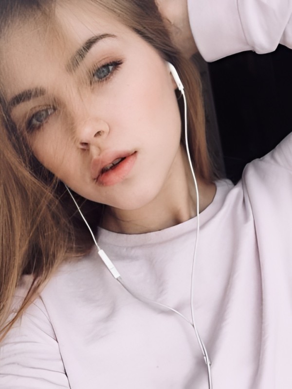 Виктория привлекательная девушка из Ессентуков цена от 4000 руб