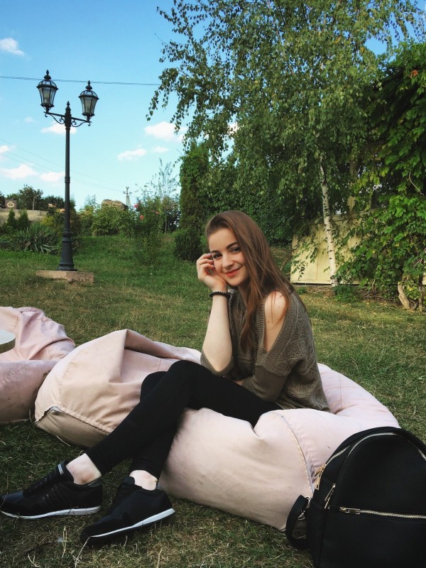 Олька привлекательная девушка из Ессентуков цена от 3500 руб